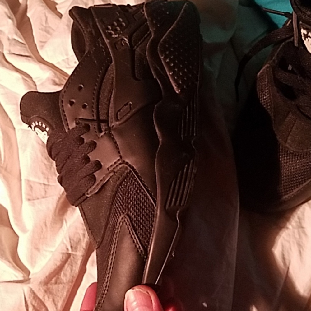 Shoes - Picture 4 of 6